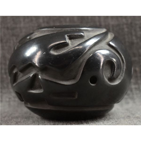 SANTA CLARA POTTERY JAR (HELEN SHUPLA)