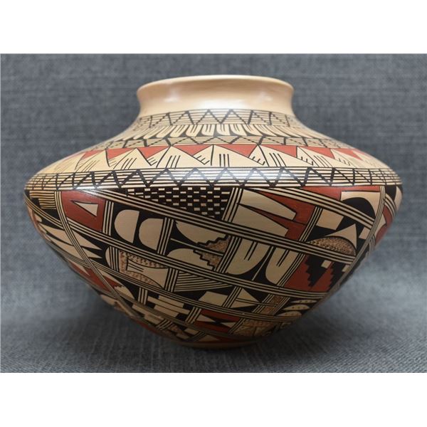 LAGUNA/HOPI POTTERY OLLA (ROBERTA YOUVELLA SILAS)