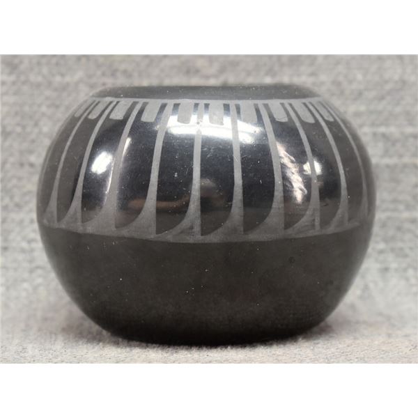 SAN ILDEFONSO POTTERY JAR (MARVIN AND FRANCIS MARTINEZ)