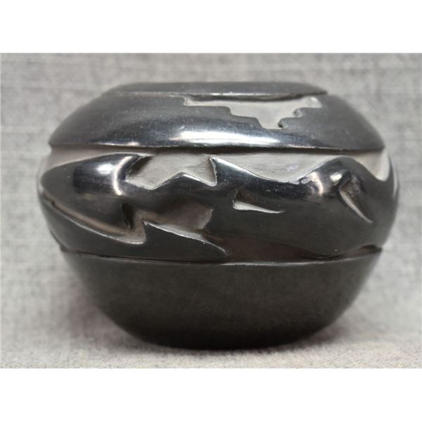 SANTA CLARA POTTERY JAR (MILLIE CHAVARRIA)