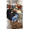 Image 2 : PALLET OF MIXED APPAREL