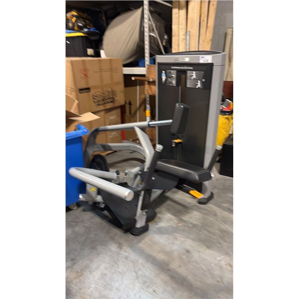 PRECOR DIVERGING SEATED ROW STATION