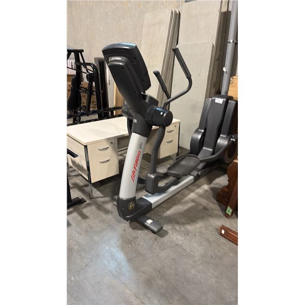 LIFE FITNESS 95X COMMERCIAL-GRADE ELLIPTICAL TRAINER