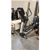Image 1 : LIFE FITNESS 95X COMMERCIAL-GRADE ELLIPTICAL TRAINER