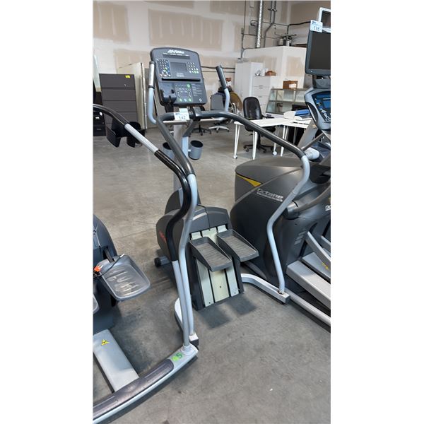 LIFE FITNESS SELF-POWERED STEPPER