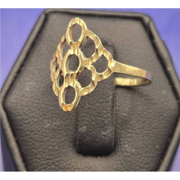 10K Gold Ring With Openwork Design, Size 6.5