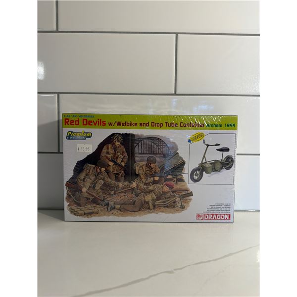 Dragon 1;35 Scale Red Devils