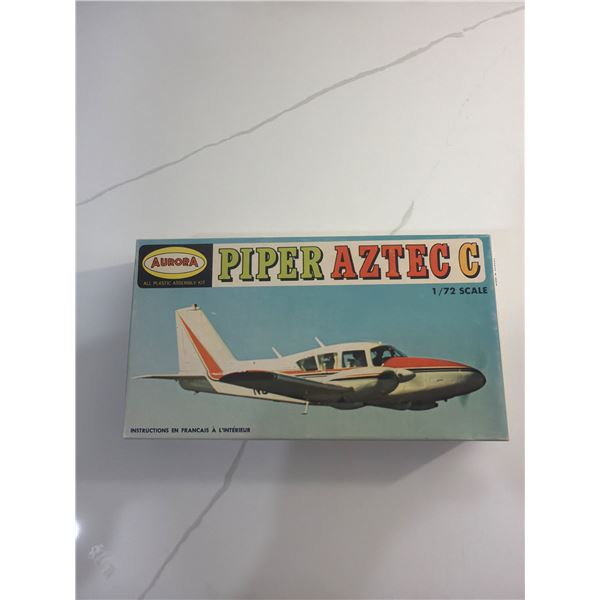 Aurora 1:72 Scale Piper Aztec