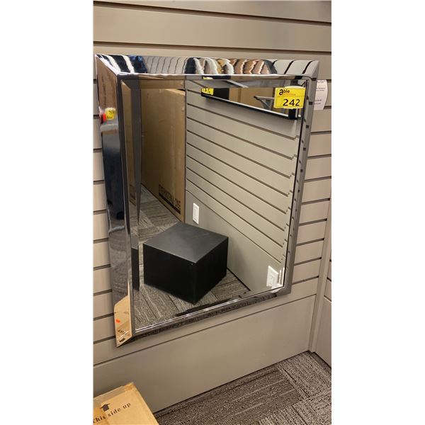 CLASSIC RECTANGULAR MIRROR. CHROME 30" X 24"