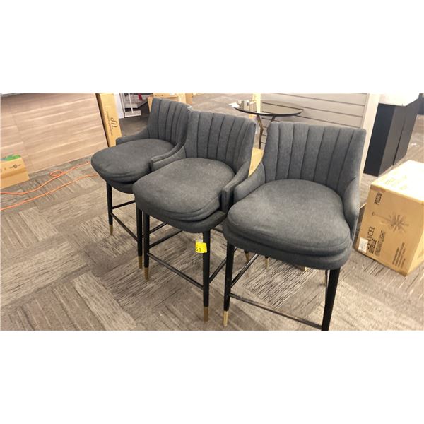 GROUP OF 5 BAR HEIGHT STOOLS.