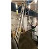 Image 1 : **LD 11 1/2' ALUMINUM STEP LADDER.