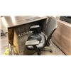 Image 2 : 72" X 41" DESK WITH 36" RETURN GRAY SINGLE PEDESTAL DESK, 63" WOODGRAIN CREDENZA, MESH BACK TASK