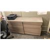 Image 4 : 72" X 41" DESK WITH 36" RETURN GRAY SINGLE PEDESTAL DESK, 63" WOODGRAIN CREDENZA, MESH BACK TASK