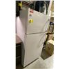 Image 1 : 30" WESTINGHOUSE WHITE FRIDGE. COLD AND FAIRLY CLEAN!