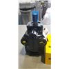 Image 2 : MACDON HYDRAULIC PUMP AND TWO HOURMETER KITS