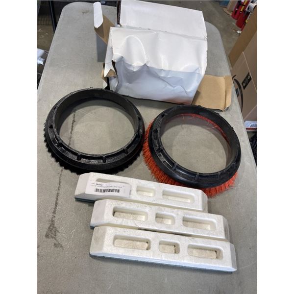 LOT OF ASSORTED BRUSHES AND PADS