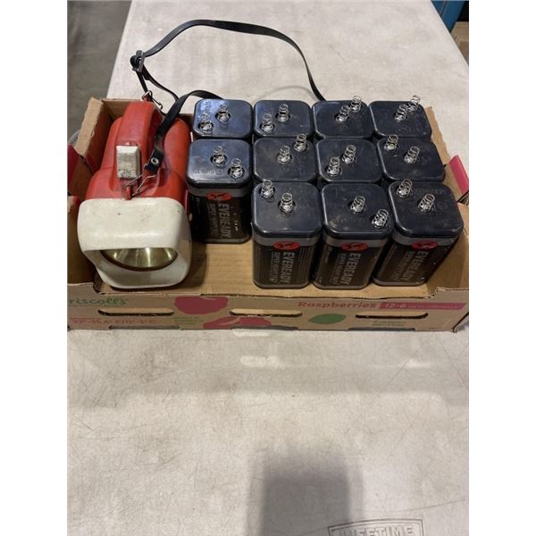 11 6V EVERREADY BATTERIES WITH 1 FLASHLIGHT