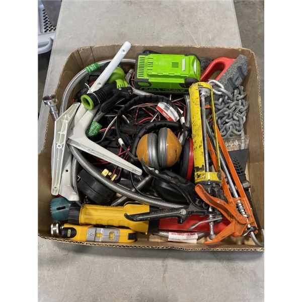 TRAY OF ASORTED TOOLS. FLASH LIGHT, CHAIN, MISC ITEMS
