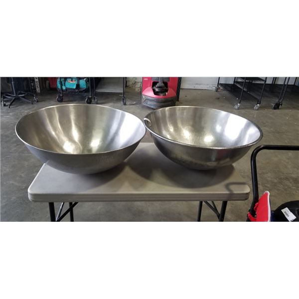 2 28 INCH STAINLESS COMMERCIAL BOWLS
