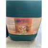 Image 3 : 2 JUGS OF HOUSE AND GARDEN SOIL A  PLANT FOOD, 20 LITRES EACH