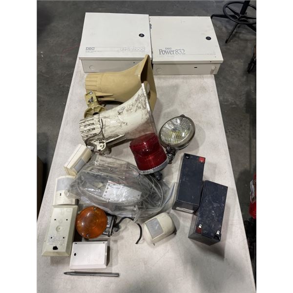 BOX OF ELETRICONICS SPEAKERS BATTERY AND LIGHTS