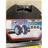 Image 2 : NEW SET OF TIRE CHAINS AND VEHICLE STEP