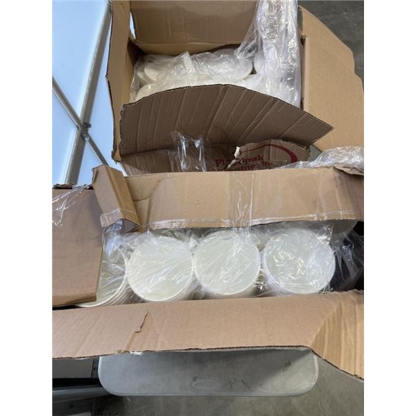 APPROX 250 PLASTIC CONTAINERS WITH LIDS