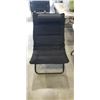 Image 1 : BLACK FOLDING CHAIR