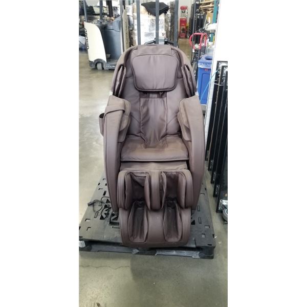 INSIGNIA 2D BROWN ZERO GRAVITY MASSAGE CHAIR  - WORKING, NEEDS REMOTE