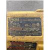 Image 2 : DEWALT DW293 1/2 INCH IMPACT WRENCH