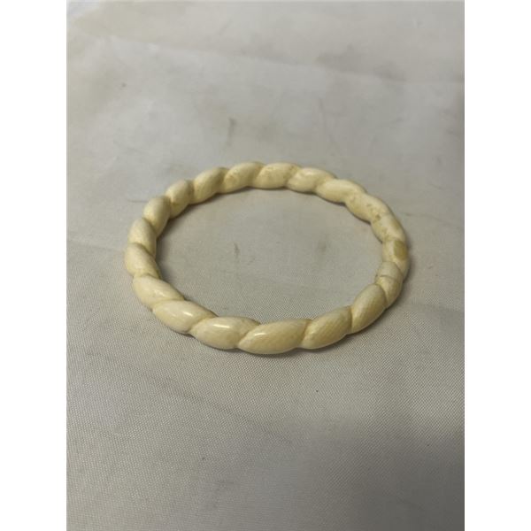 CARVED VINTAGE IVORY BANGLE, 2 HAIRLINE CRACKS UNAUTHENTICATED
