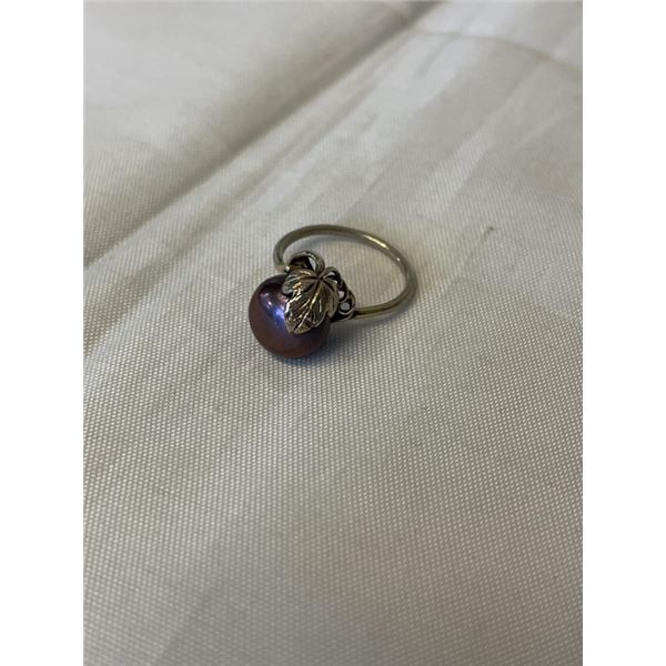 VINTAGE STERLING SILVER W/ BLACK PEALR RING MARKED STERLING SIZE 6