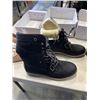 Image 3 : 3 NEW WOMENS SIZE 9.5 WINTER BOOTS AND 1 PAIR OF SHOES