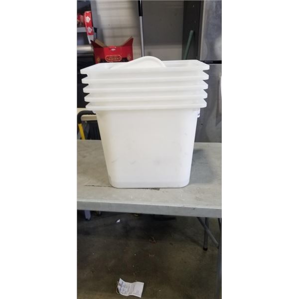 5 PLASTIC CONTAINERS WITH LIDS