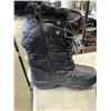 Image 2 : 4 NEW PAIRS OF WOMENS SIZE 6 BOOTS AND SLIPPERS