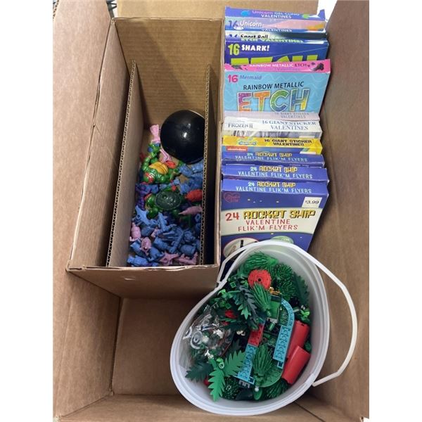 BUCKET OF LEGO AND  TRAY OF TOYS