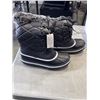 Image 5 : 4 NEW PAIRS OF WOMENS 7.5 BOOTS AND SLIPPERS