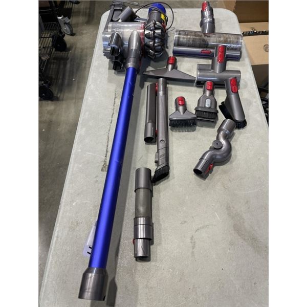 DYSON V8 TOTAL CLEAN CORDLESS VACUUM WORKING WITH CHARGER