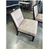Image 3 : PAIR OF MODERN ACCENT CHAIRS