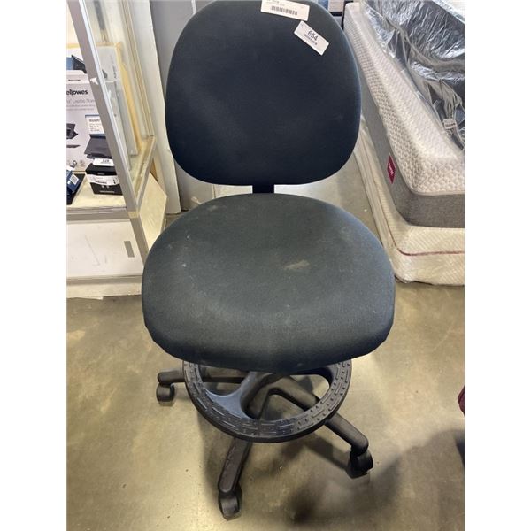 BLACK OFFICE CHAIR