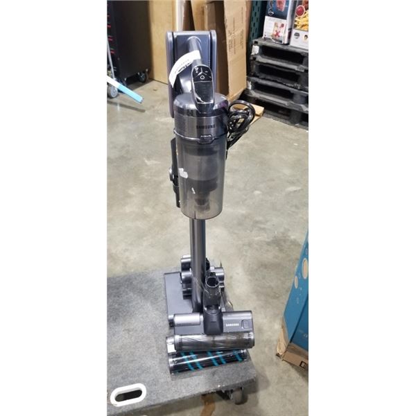 SAMSUNG JET 90 CORDLESS VACUUM WITH TWO BATTERIES AND CHARGING DOCK INCLUDES ACCESSORIES WORKING