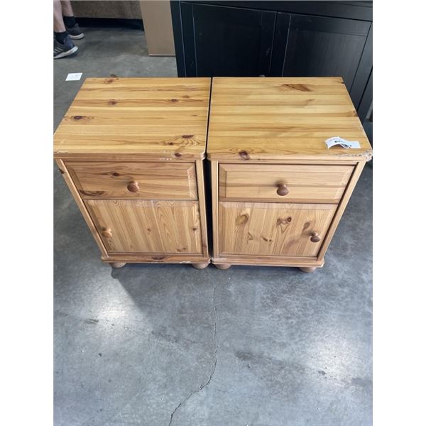 PAIR OF PINE NIGHT STANDS