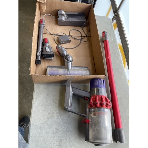 DYSON CYCLONE V10 MOTORHEAD CORDLESS STICK VACUUM - TESTED WORKING, RETAIL $699
