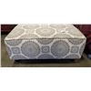Image 2 : LARGE OTTOMAN
