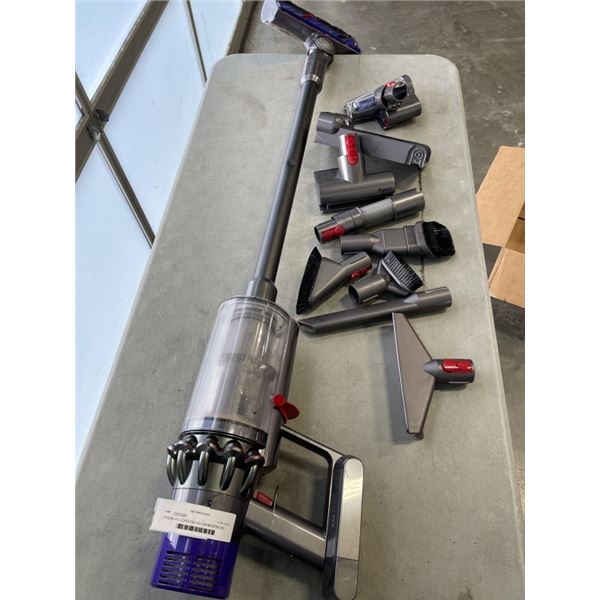 DYSON V10 CORDLESS VACUUM WORKING NO CHARGER WITH ACCESSORIES