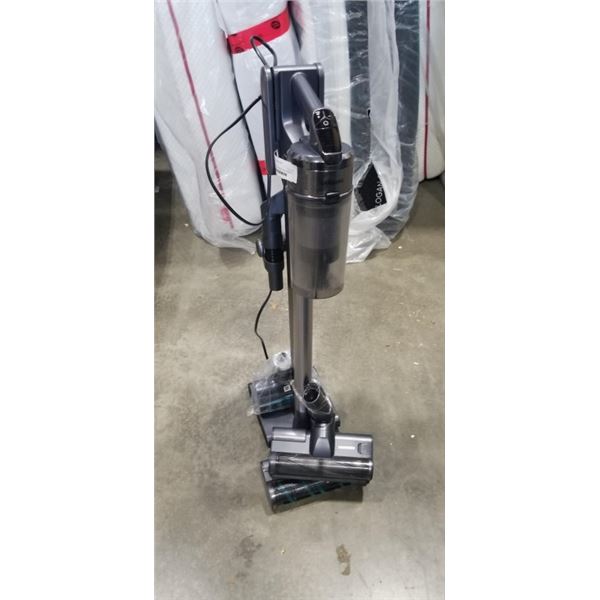 SAMSUNG JET 90 CORDLESS VACUUM WITH TWO BATTERIES AND CHARGING DOCK INCLUDES ACCESSORIES WORKING