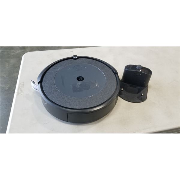 I ROBOT ROOMBA I-4 MOPPING ROBOT WORKING WITH CHARGE DOCK