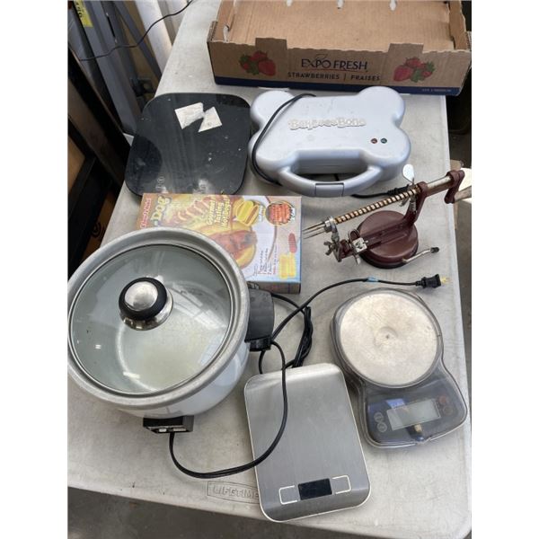 ASSORTED KITCHEN APPLIANCES