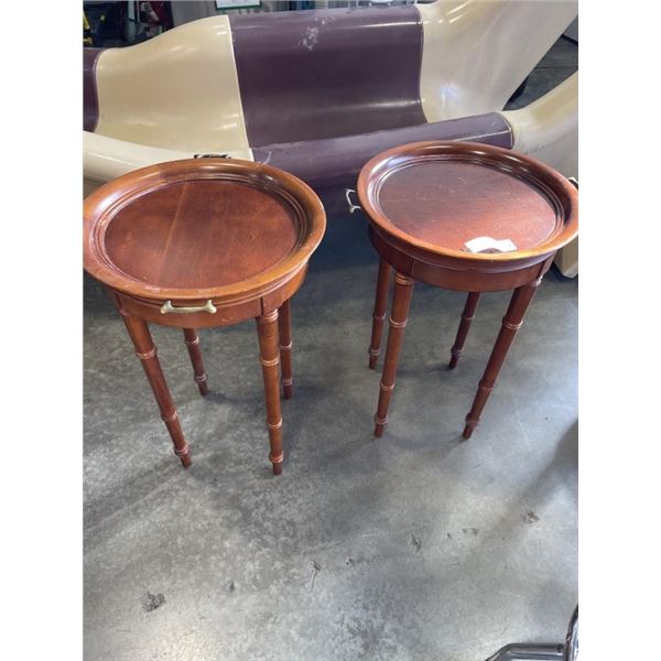 PAIR OF ROUND MAHOGANY SIDE TABLES