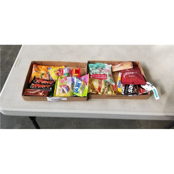 2 TRAYS OF CANDY AND SNACKS